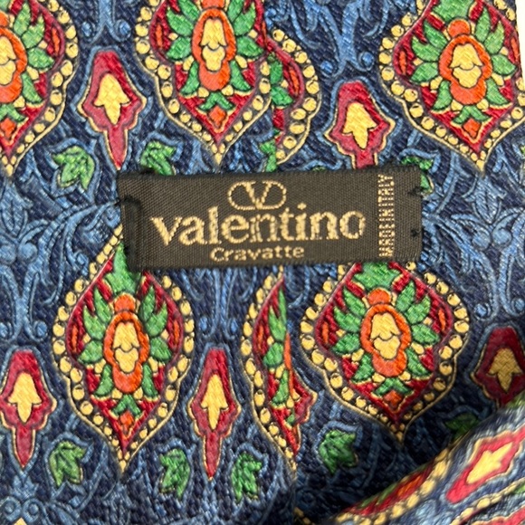Vintage Valentino - Picture 2 of 7